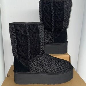 UGG CLASSIC SHORT VILLA KNIT
